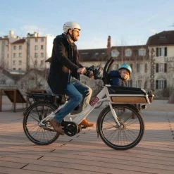 VÉLO CARGO COMPACT ÉLECTRIQUE - FAMILÉÖ 3 VITESSES BLANC + ACCESSOIRES ENFANT -Vélos De Route Soldes velo cargo compact electrique famileo 3 vitesses blanc accessoires enfant 4 600x600 1