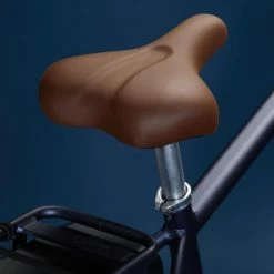 VELO DE VILLE ELECTRIQUE ELOPS 900 CADRE HAUT BLEU MARINE -Vélos De Route Soldes velo de ville electrique elops 900 cadre haut bleu marine 2 600x600 1