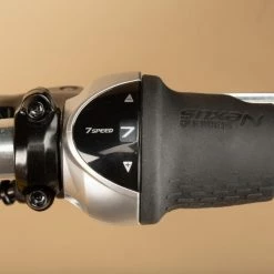 VELO DE VILLE ELOPS 900 CADRE BAS ALUMINIUM NOIR -Vélos De Route Soldes velo de ville elops 900 cadre bas aluminium noir 8 600x600 1