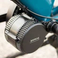 VÉLO PORTEUR ÉLECTRIQUE - MISSIVE 3 VITESSES BLEU CANARD + SACOCHE AVANT -Vélos De Route Soldes velo porteur electrique missive 3 vitesses bleu canard sacoche avant 1 600x600 1