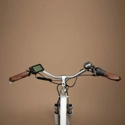 VÉLO VILLE ÉLECTRIQUE CONNECTÉ ELOPS 920 E CONNECT LF BLANC -Vélos De Route Soldes velo ville electrique connecte elops 920 e connect lf blanc 8 600x600 1