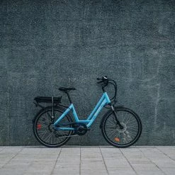 VÉLO VILLE ÉLECTRIQUE - NEOMOUV CARLINA HYDRAULIQUE - CYAN -Vélos De Route Soldes velo ville electrique neomouv carlina hydraulique cyan 6 600x600 1