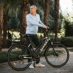 VÉLO VTC ÉLECTRIQUE VIENA CADRE BAS -Vélos De Route Soldes velo vtc electrique viena cadre bas 2 600x600 1