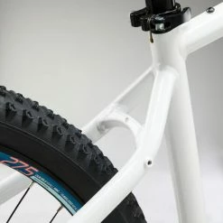 VÉLO VTT ÉLECTRIQUE E-ST100 FEMME BLANC 27''5 -Vélos De Route Soldes velo vtt electrique e st100 femme blanc 275 11 600x600 1
